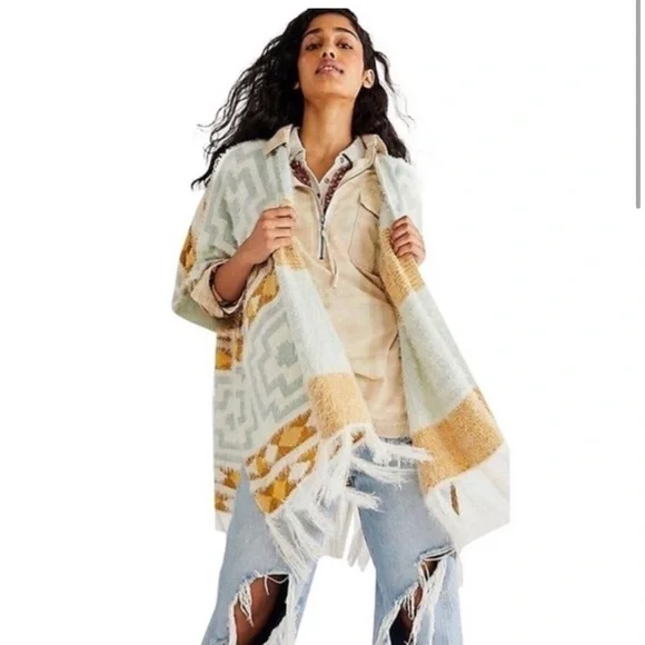 Free People White Kimono Diamondback Cozy Sweater Ivory One Size Poncho NWT - Picture 1 of 14